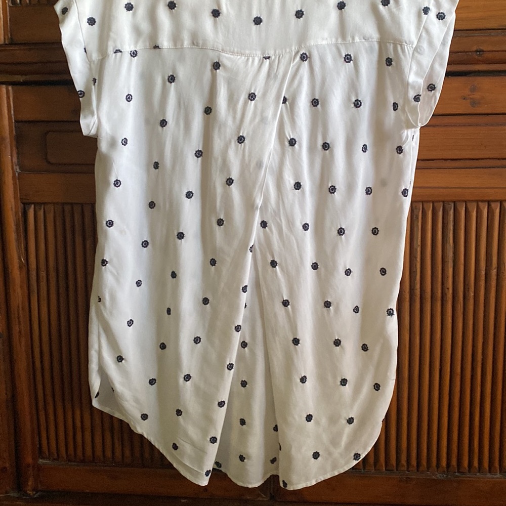 Women’s Loft Capped Sleeved Blouse - Picture 11 of 12